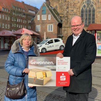 Gewinnübergabe 1. Hauptgewinn durch die Sparkasse Bremen, Foto: Bürgerpark-Tombola, Marina Sichwardt