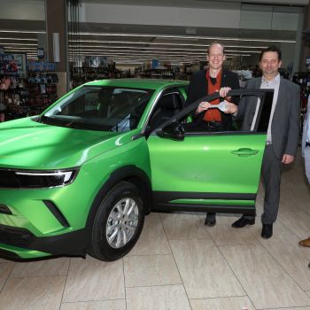 Übergabe des Opel Mokka durch Dello