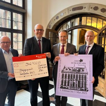 V.l.n.r.: Dietmar Hoppe (Geschäftsführer Bürgerpark-Tombola), Bürgermeister Andreas Bovenschulte, Prof. Dr. Dietrich Grashoff (Präsident Bürgerparkverein), Tim Großmann (Bürgerpark-Direktor)