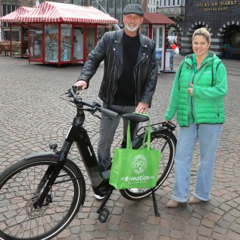 Übergabe des E-Bikes "Cannondale Mavaro Neo 5+" durch den Sponsor e-motion